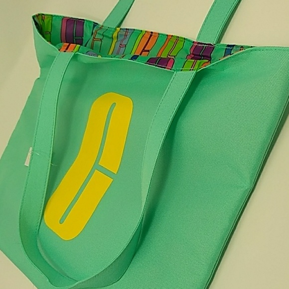 Clinique green color logo tote bag NEW - Picture 2 of 2